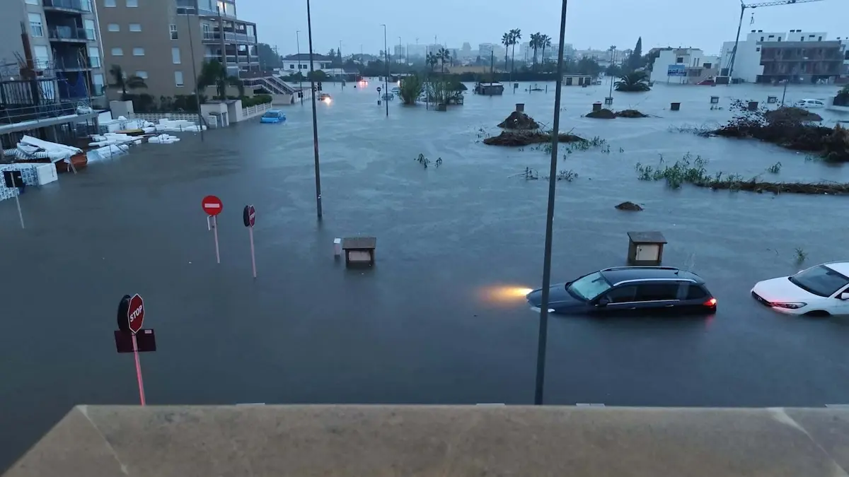 Inondations en Espagne : la DANA « Adam » frappe Valence et Alicante, la vigilance se déplace vers la Catalogne